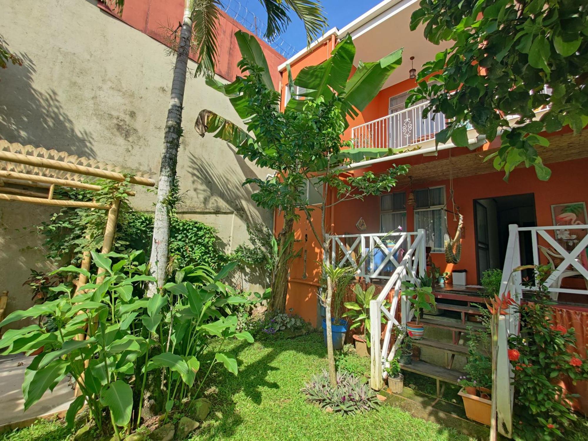 Casa De Lis Hotel & Tourist Info Centre Turrialba Exterior foto